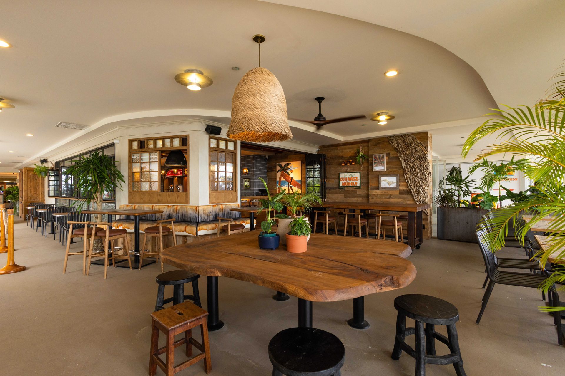 Goofy Cafe & Dine - Waikiki Beach_terrace