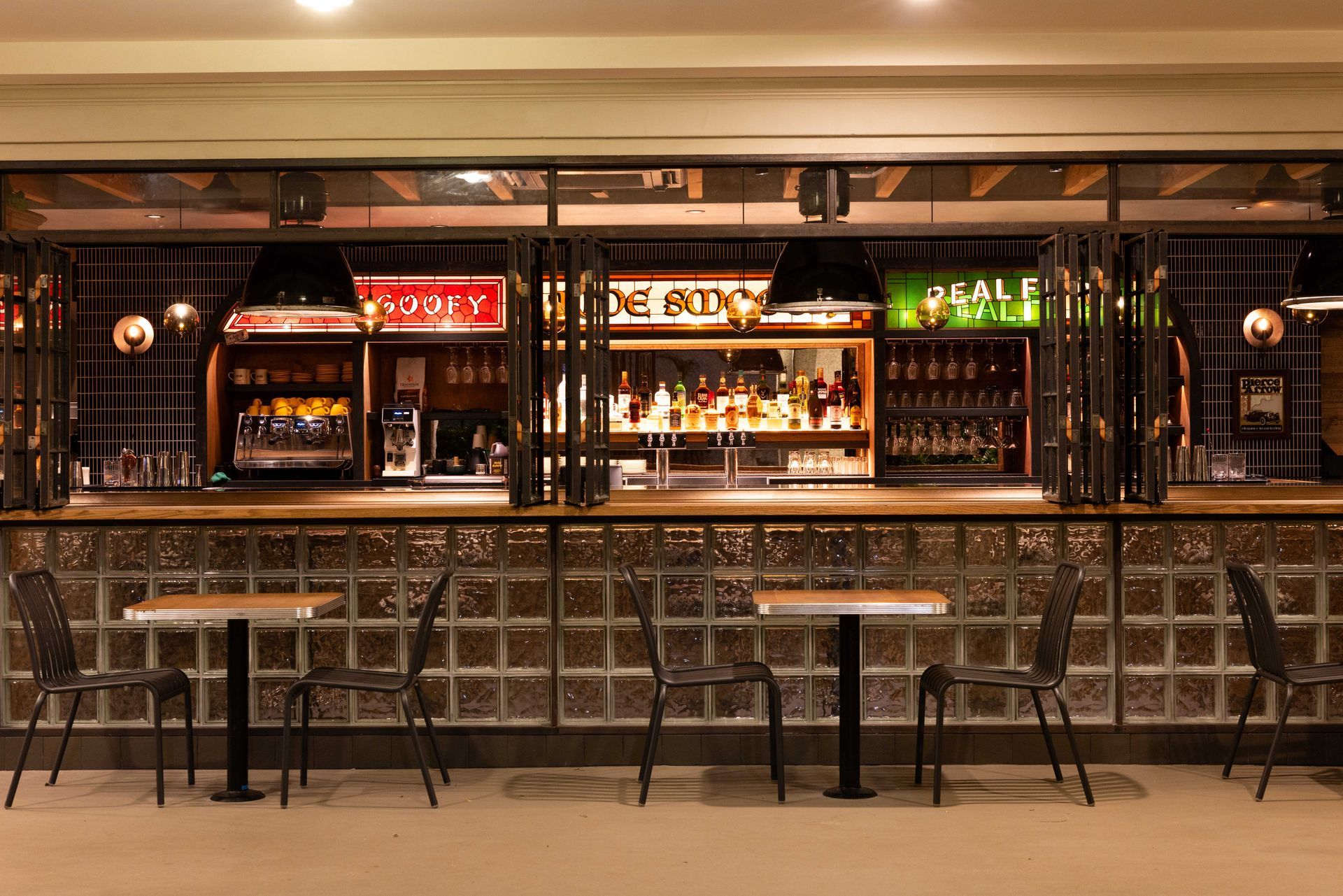 Goofy Cafe & Dine - Waikiki Beach_Bar