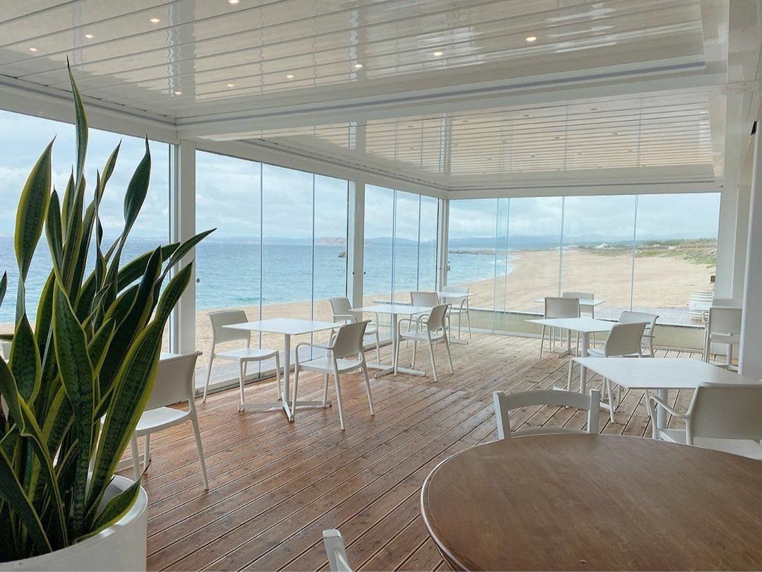 panoramic window