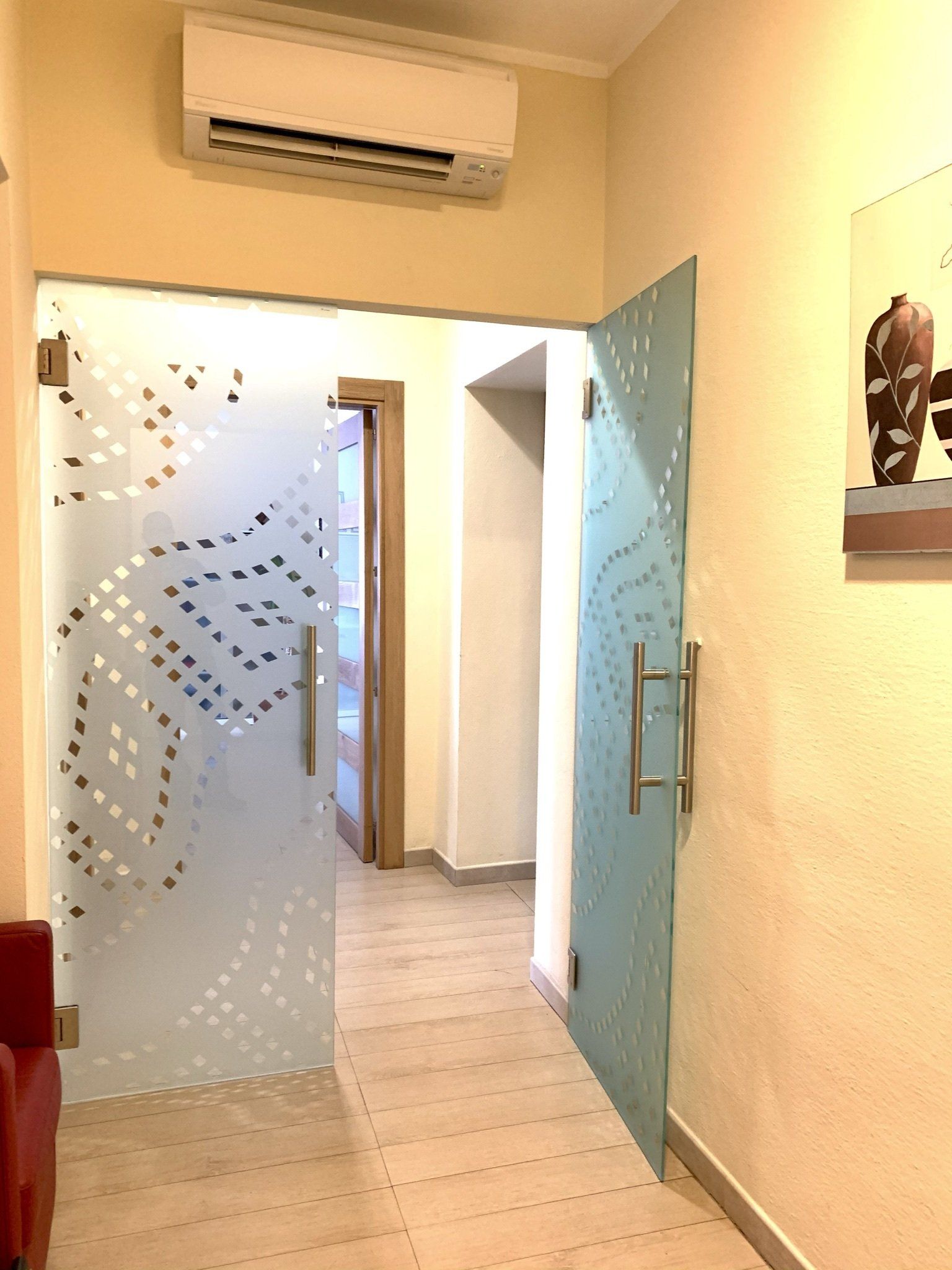 Doors and partition walls