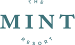 El logotipo de The Mint Resort en color verde azulado y gris sobre un fondo blanco.