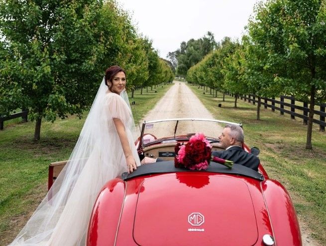 Bride and groom departure Dunmore Farm wedding North East Victoria