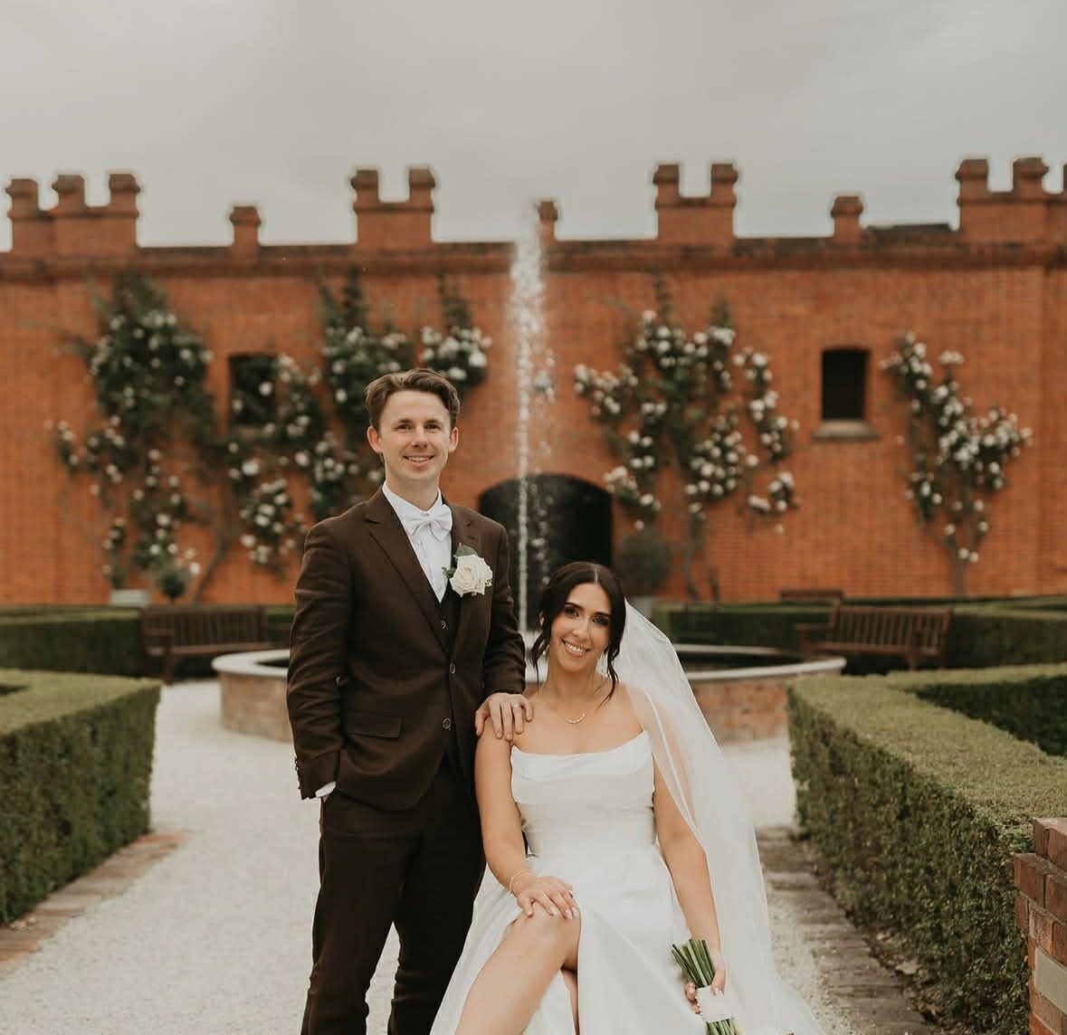 Pic credit Sloan Hanna photography, married by Cheryl Warry Marriage Celebrant
FAQ Can we get married in the rose garden?