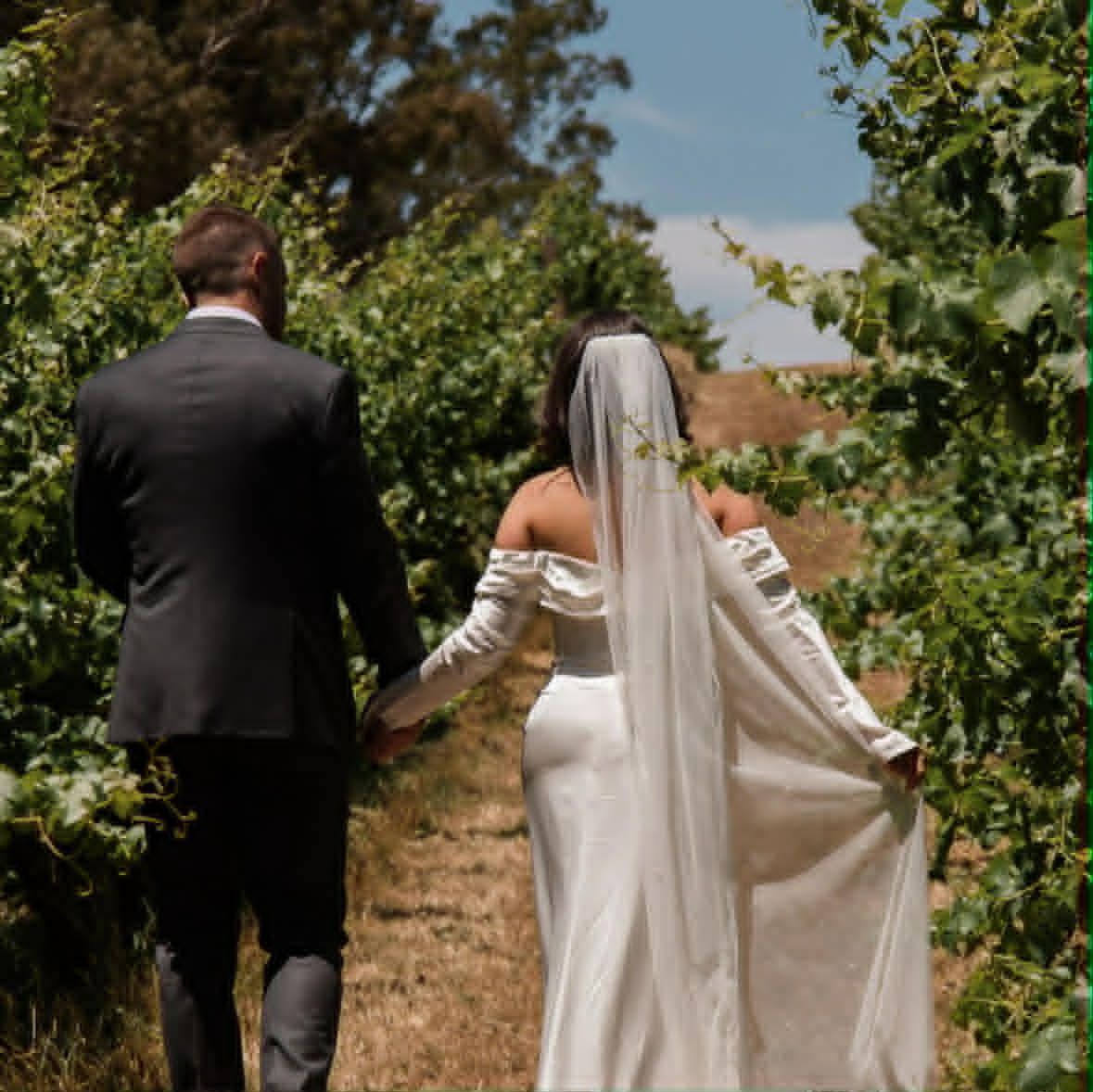Pic Georgia James Photo with Cheryl Warry Celebrant
FAQ - what is the best season to get married at St Leonards Winery?
