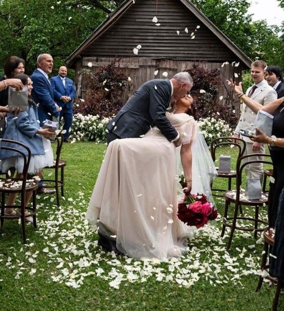 Wedding ceremony at Dunmore Farm Molyullah with celebrant Cheryl Warry
