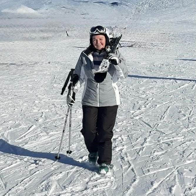 Cheryl Warry waslking to your ceremony holding her snow skiis
