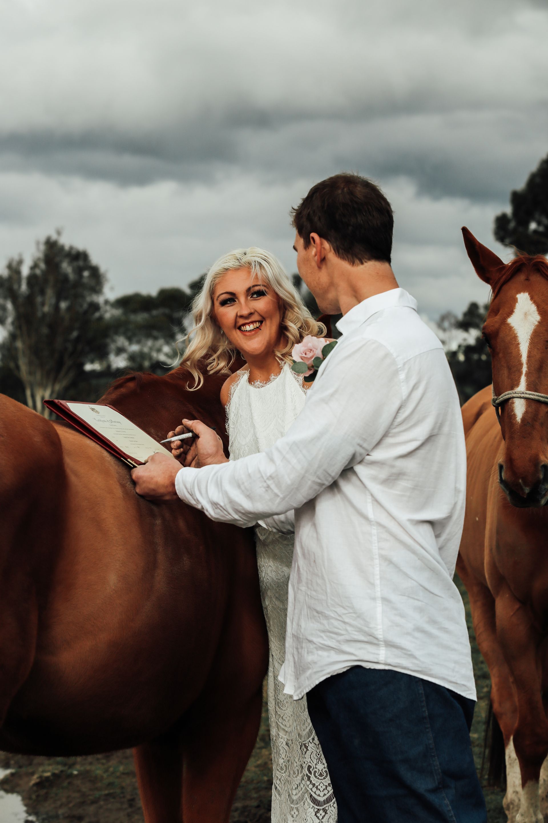 Using the back of the bride's horse as a signing table in Rutherglen
