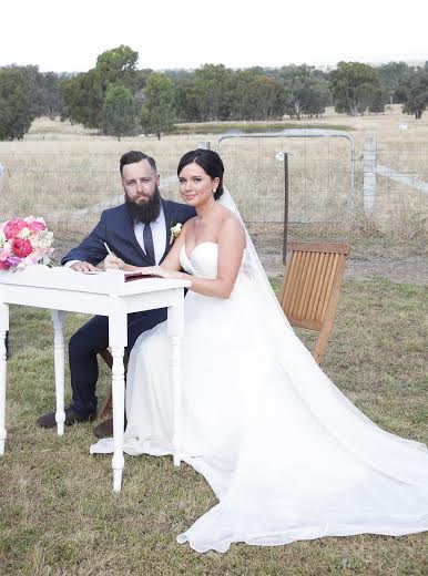 bride and groom with Cheryl Warry Wedding Celebrant