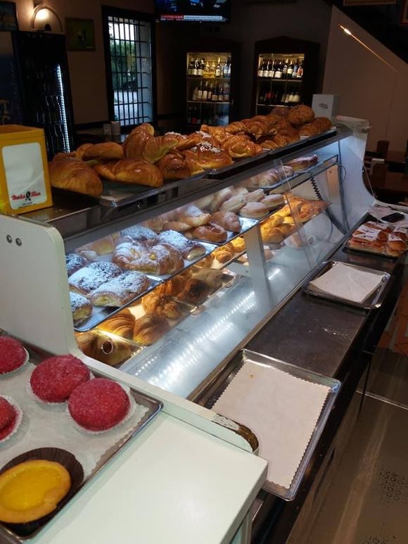bancone della colazione di un bar