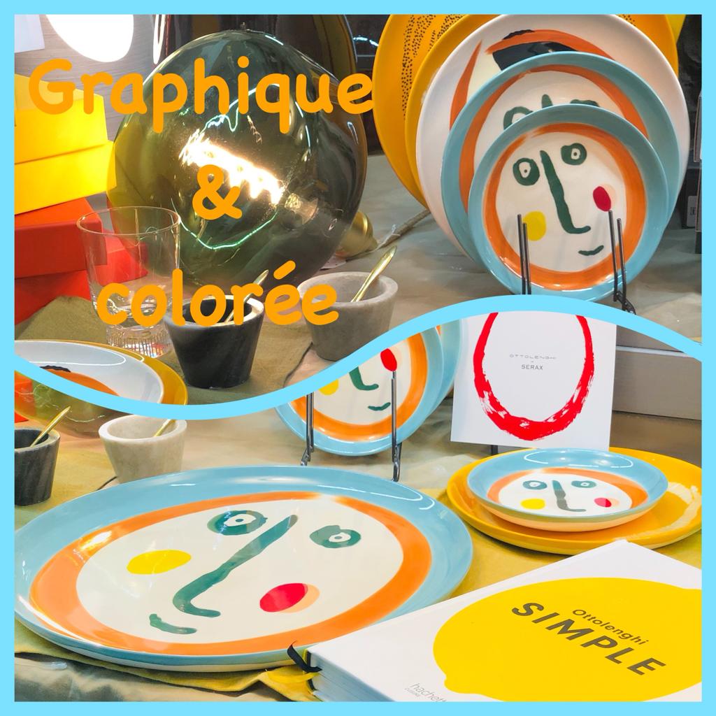 Un collage de plaques avec des visages dessus et les mots 