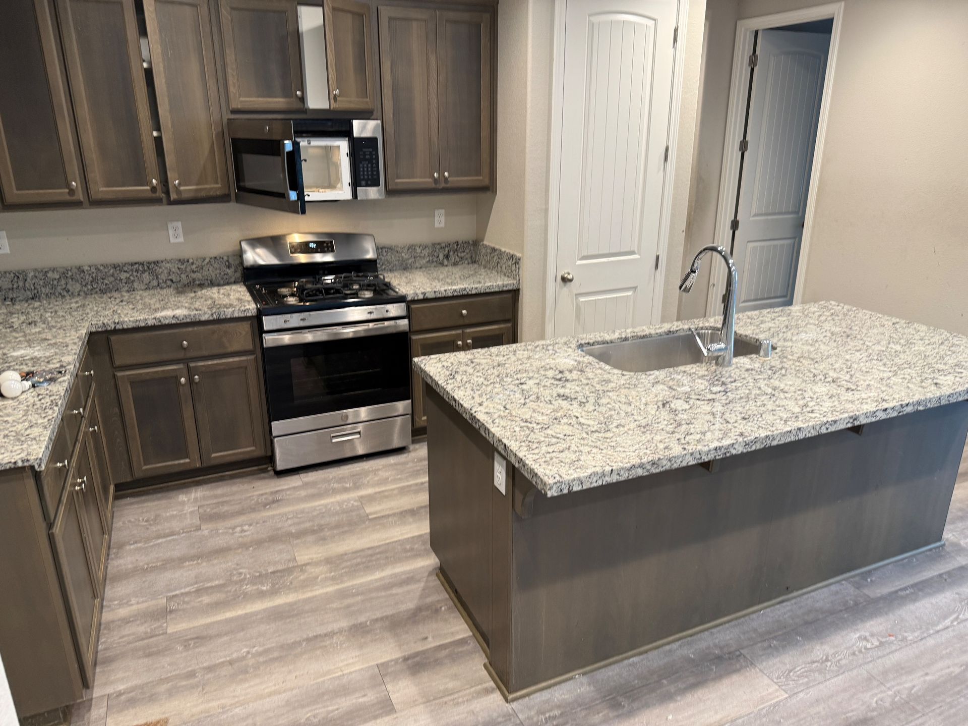 Kitchen cleanout before and after, whole house cleanout in Chico, CA