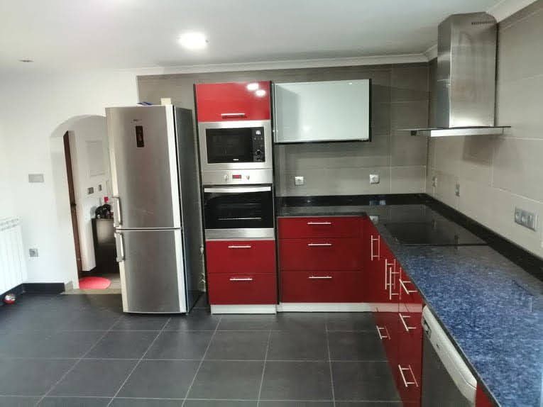 Cozinha em L realizada pela Jorge Móveis
