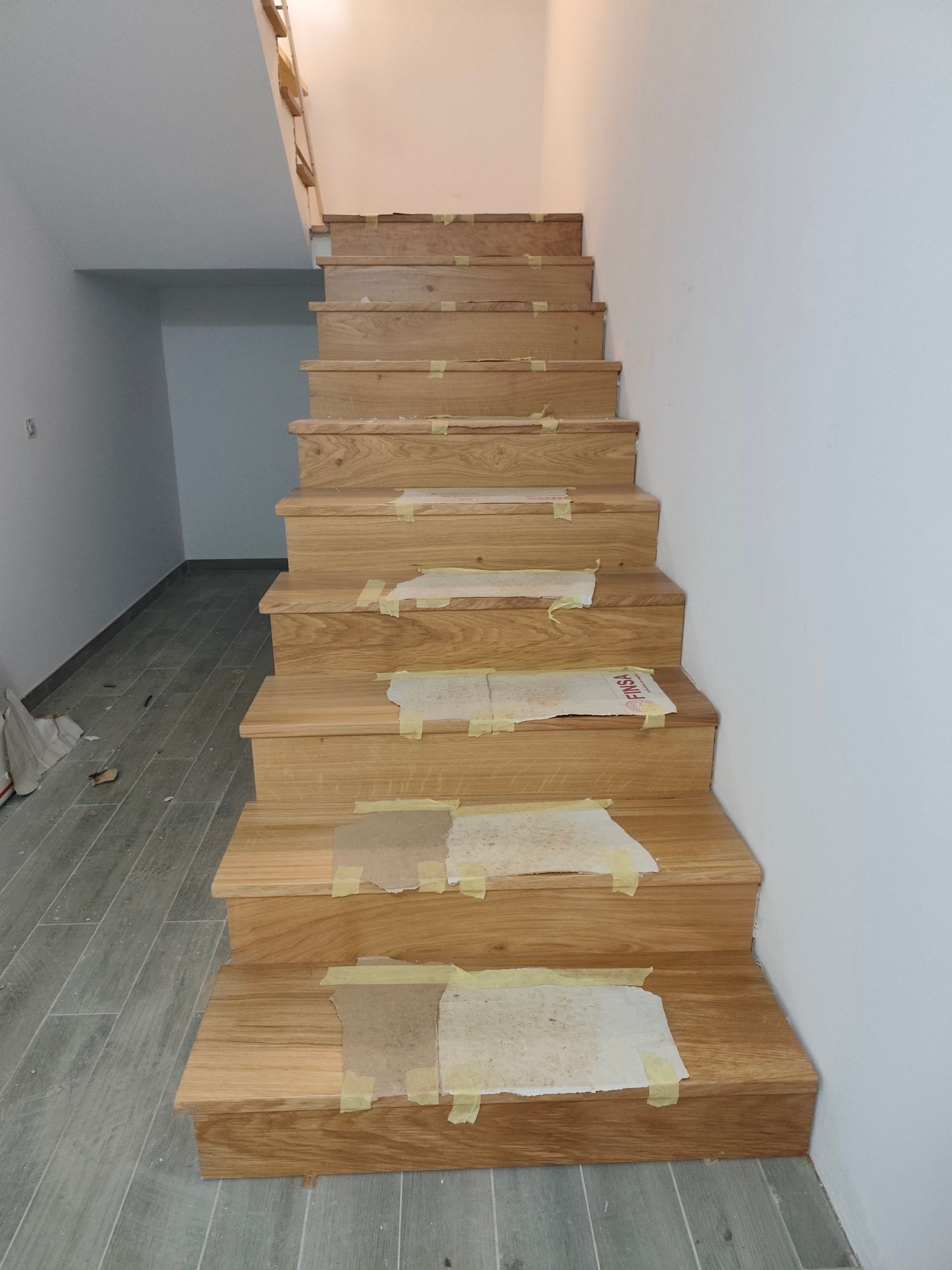 Escadas revestidas em Madeira pela Jorge Móveis