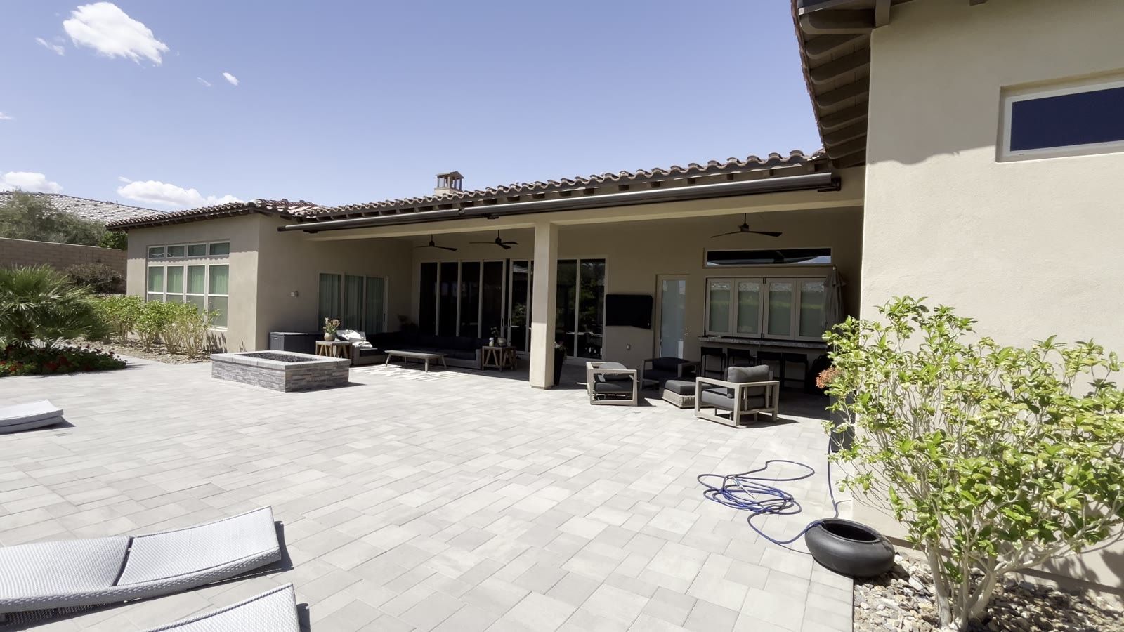 Retractable patio awning