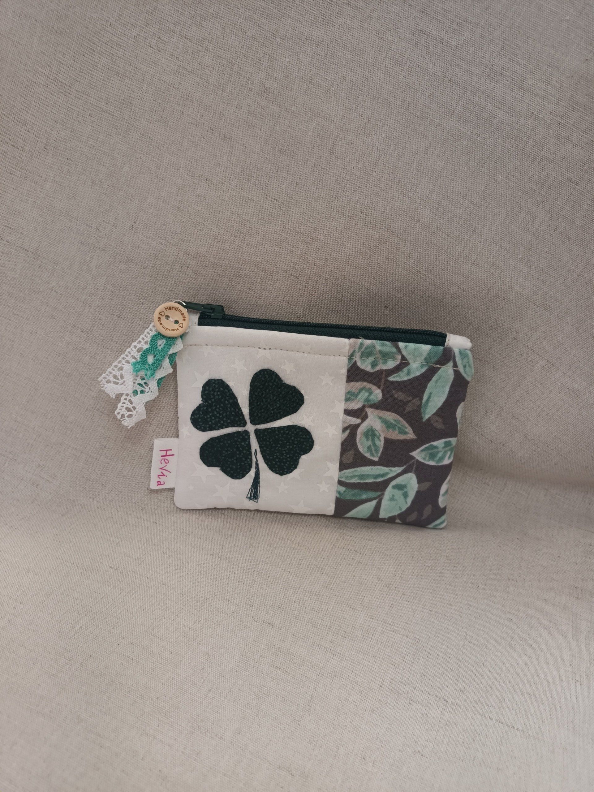 monedero de patchwork con trebol