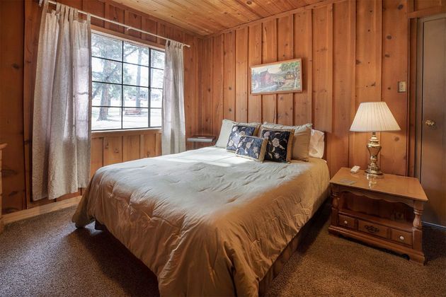 cabin bedroom