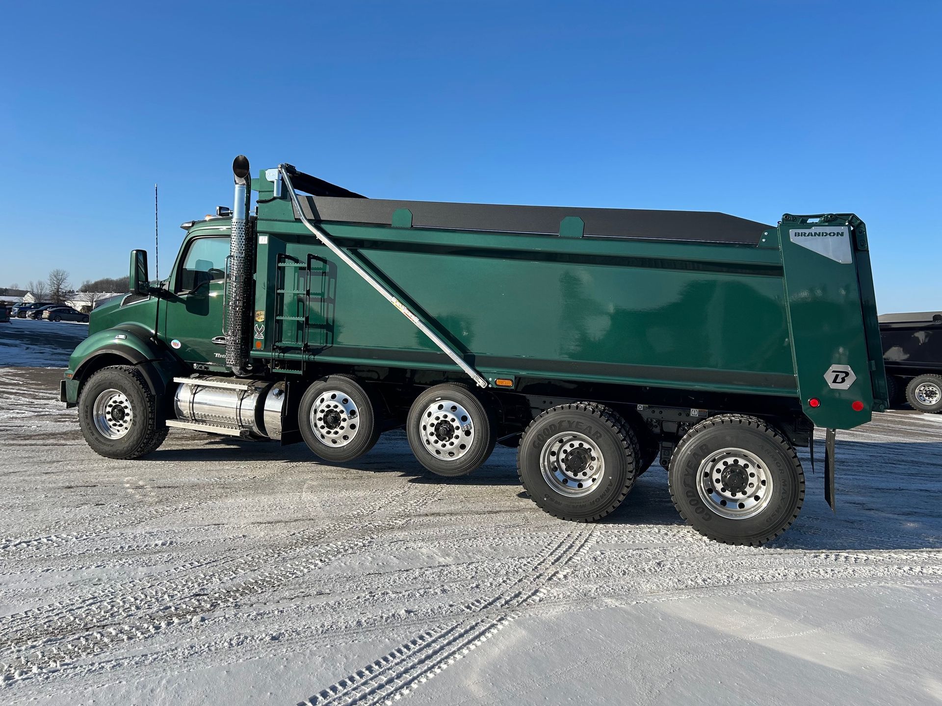 New Kenworth Quad Axle Trucks | Truck Maxx Inc.