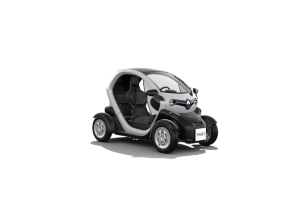 Una piccola auto elettrica è appoggiata su una superficie bianca.