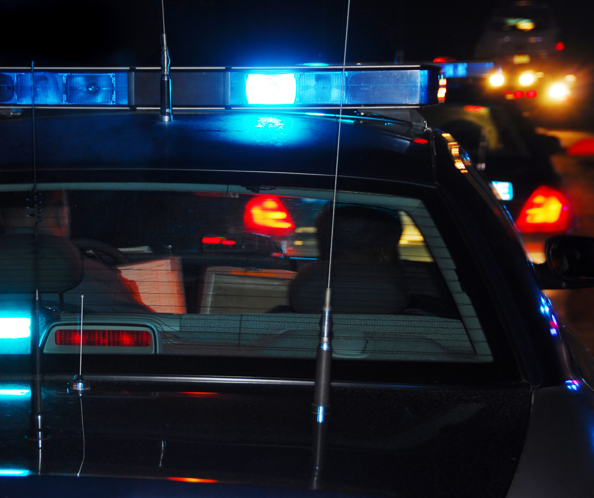 A police car with a blue light on top of it