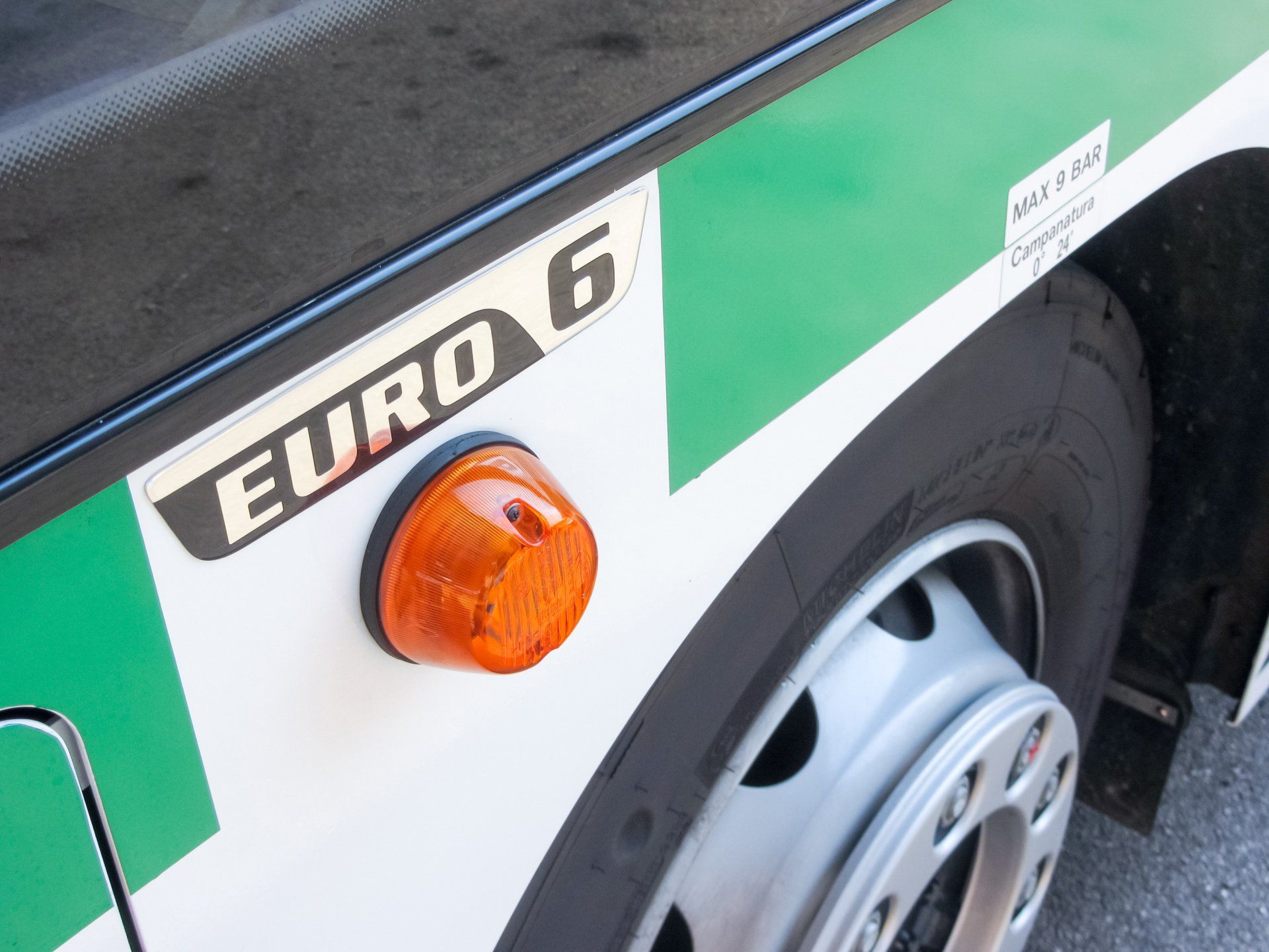 Euro 6 current HGV vehicle emission regulation