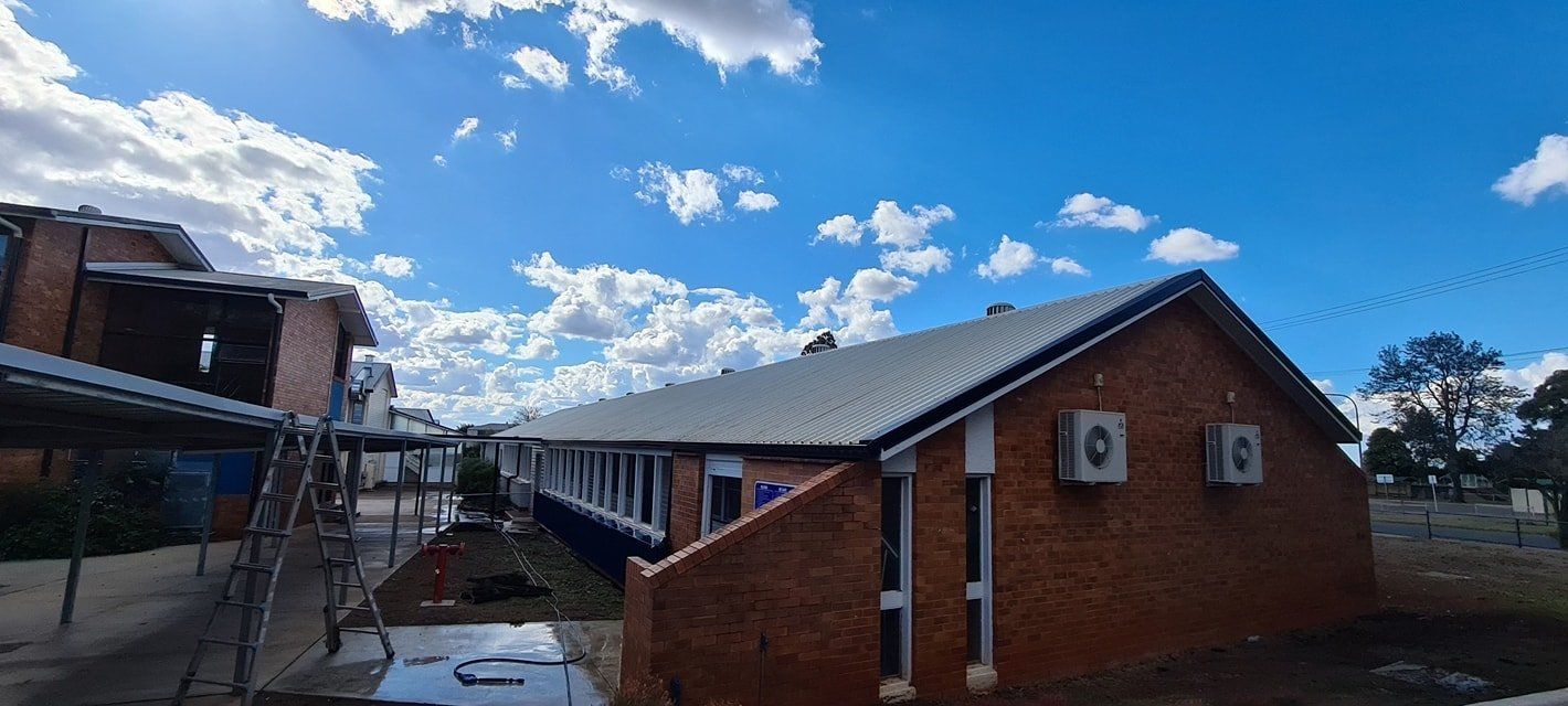 A Beautiful in Roof House — O & D House Wash & Cleaning Services in Glenvale, QLD