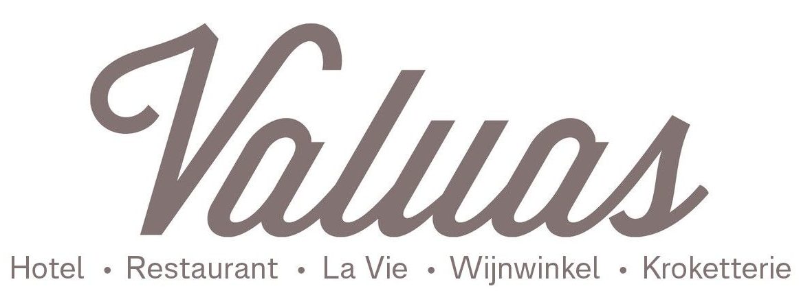 Logo voor Valuas, een bedrijf dat hotel-, restaurant- en andere diensten aanbiedt. Bruin schrijflettertype op een witte achtergrond.