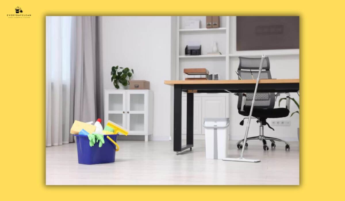 office desk cleaning disinfect
