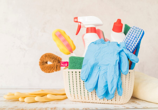 Comparing Traditional and Green Cleaning Techniques