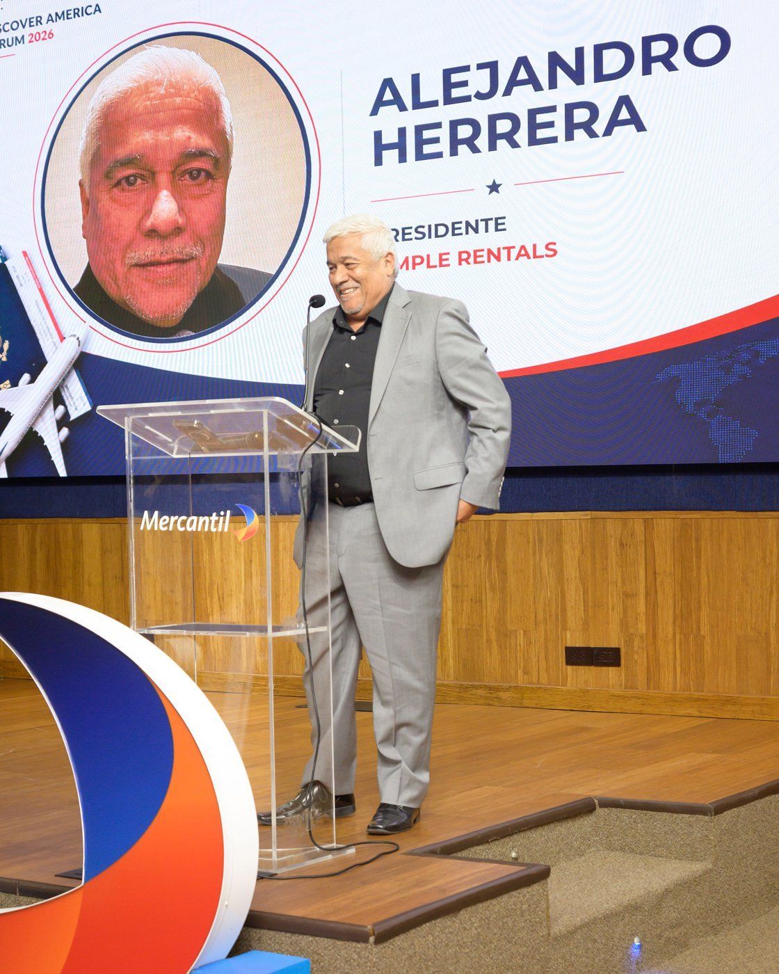 Alejandro Herrera, representante de Alamo, National y Enterprise, durante su presentación.