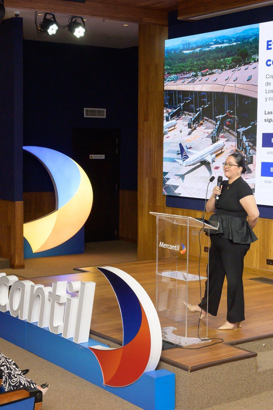 Carolina Zambrano, representante de Copa Airlines, durante su presentación.