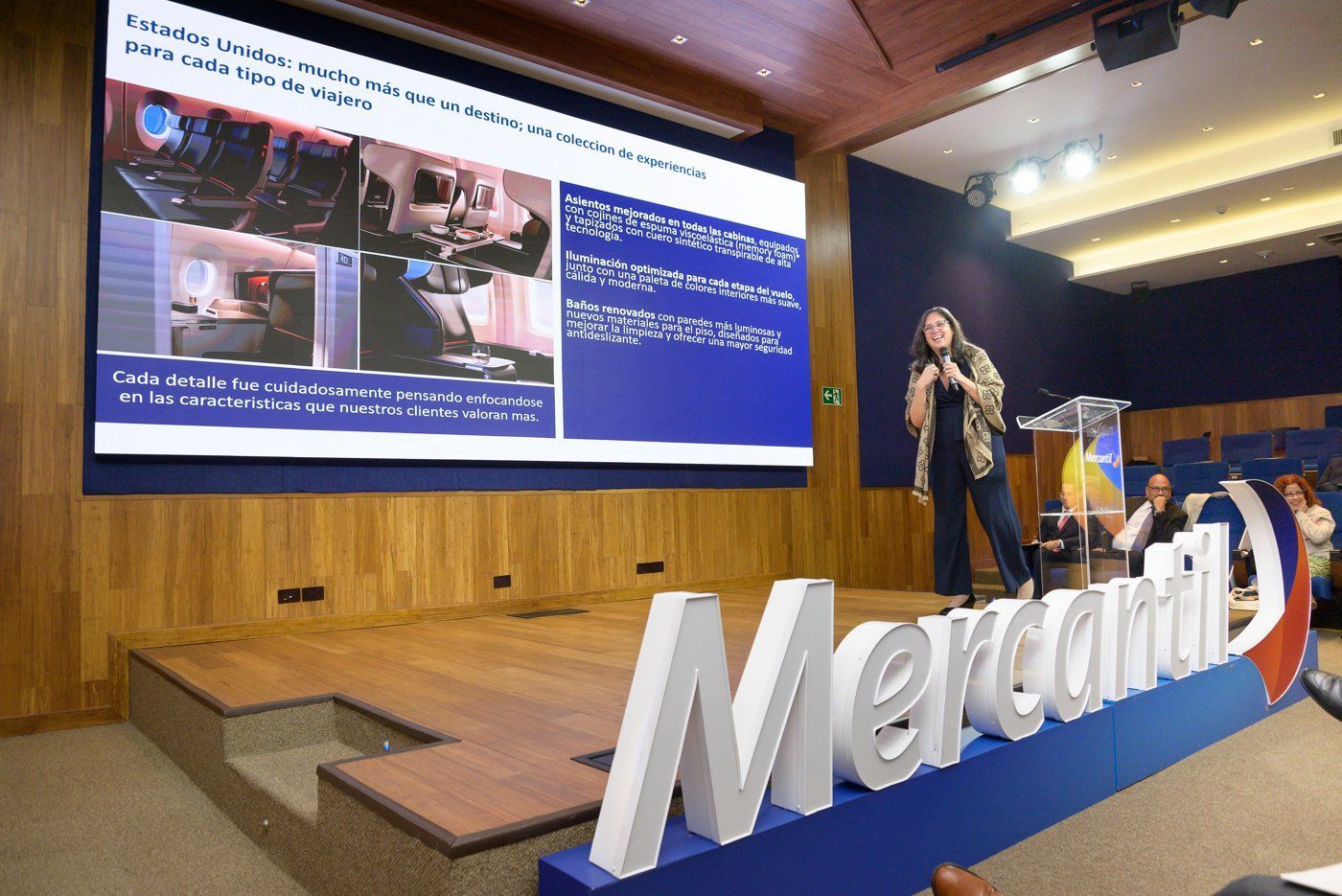 María del Pilar Sima, representante de Delta Air Lines, durante su presentación.