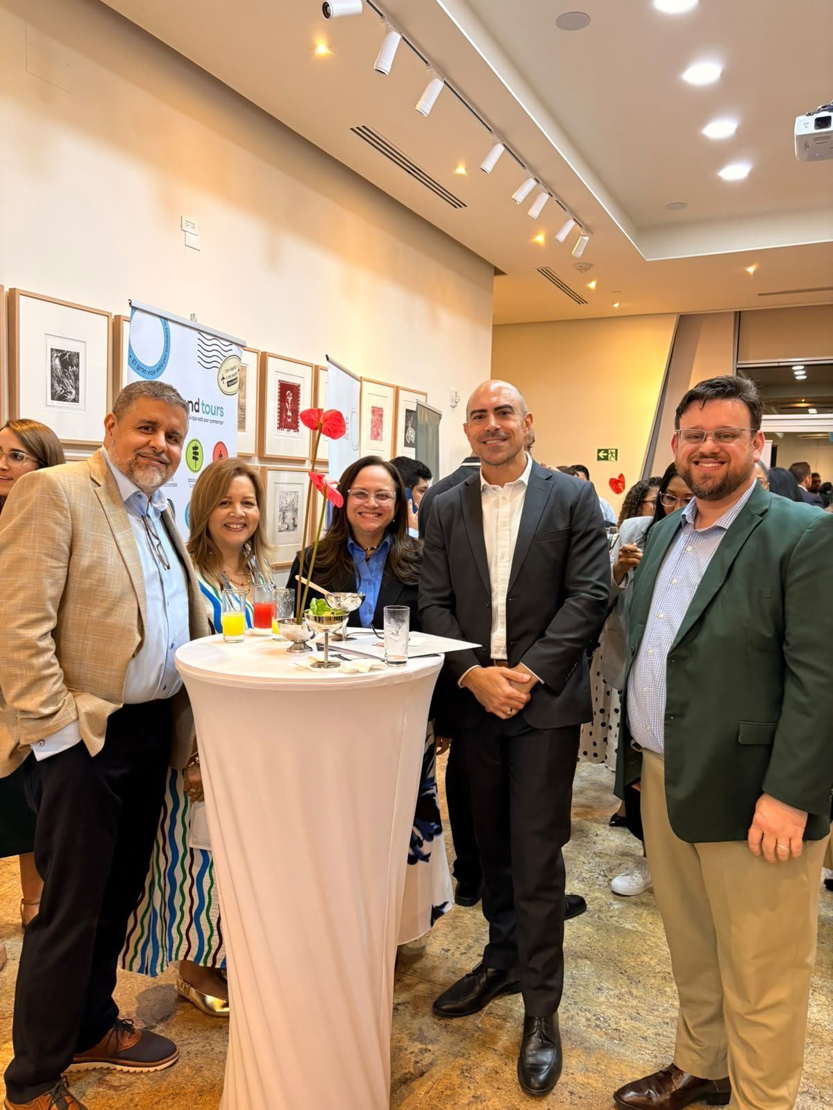 Participantes compartiendo durante los espacios de encuentro del foro.