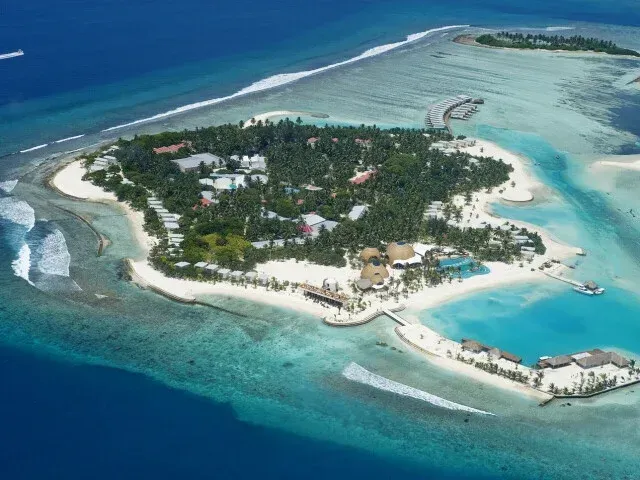 Holiday Inn Resort Kandooma Maldives
