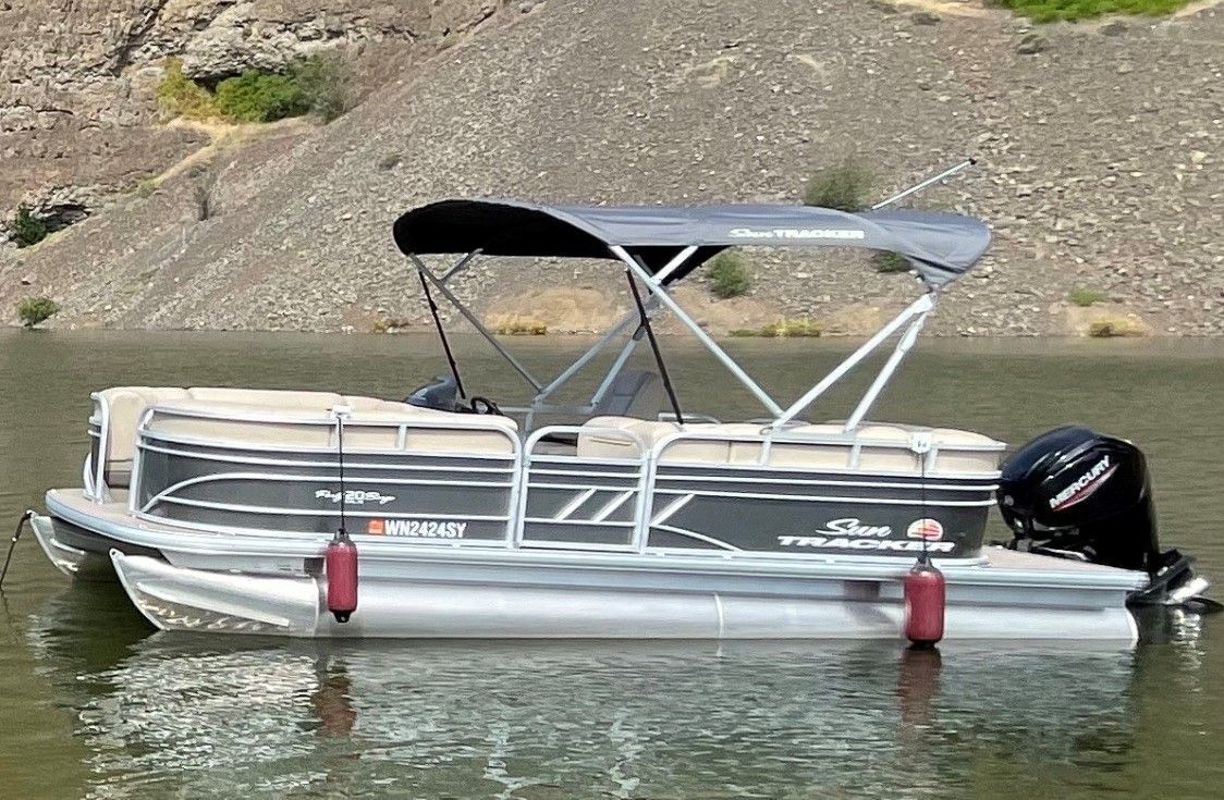Pontoon boat rentals Crescent Bar