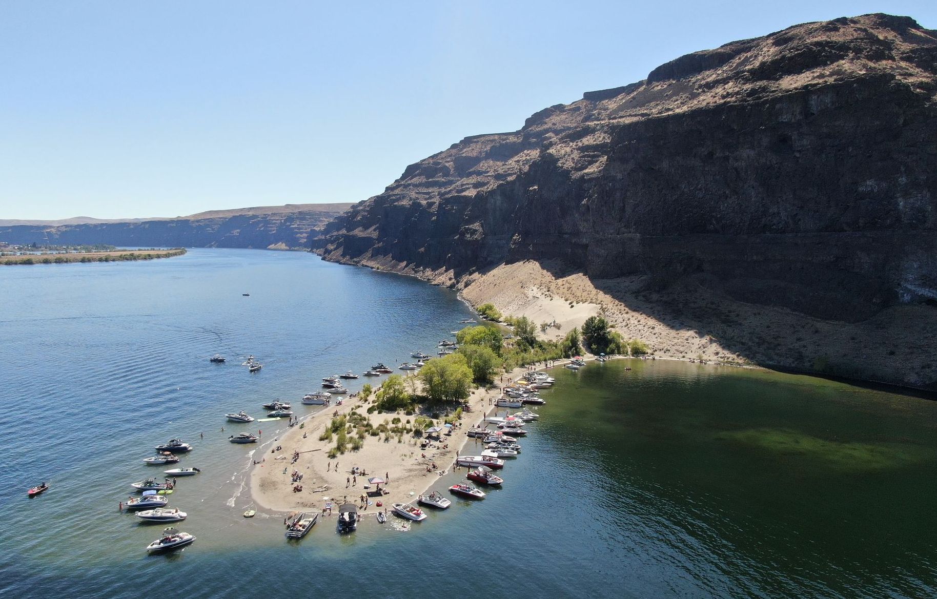 Pontoon boat rentals - Crescent Bar