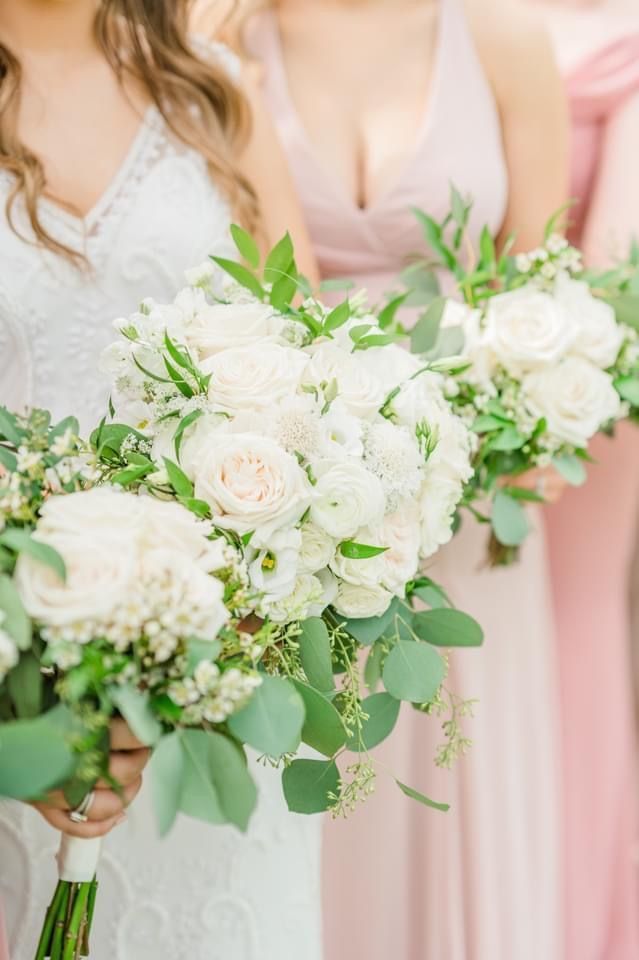 white bridal bouquet