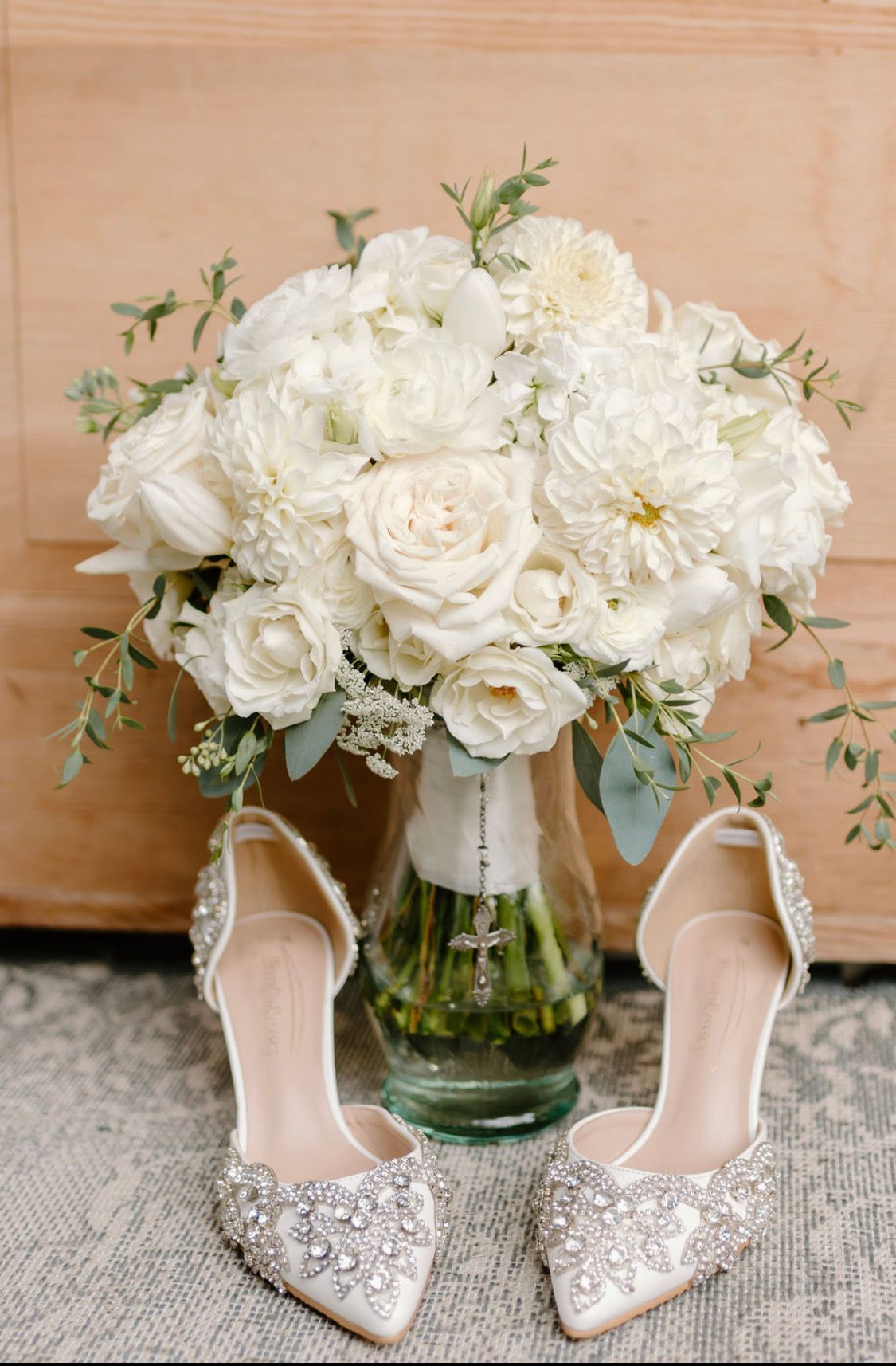 white wedding flowers
