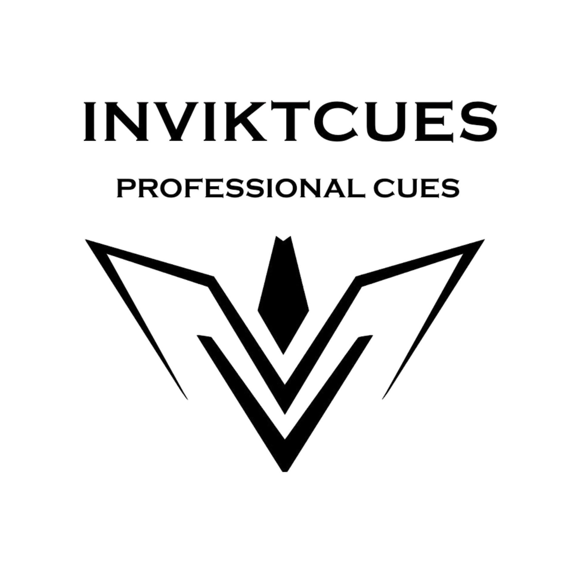 Logo voor Inviktcues, met de merknaam boven een gestileerd, zwart embleem met daaronder