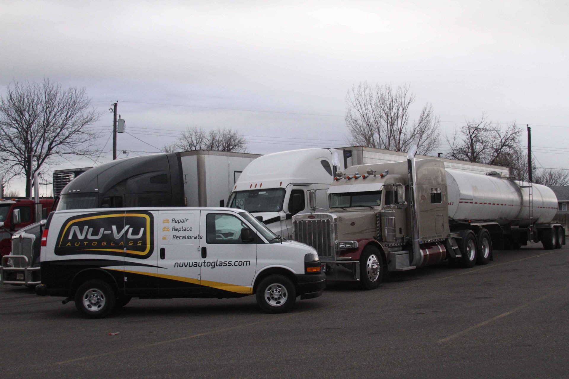 Fleet vehicle windshield replacement in Twin Falls, ID Fleet vehicle windshield replacement in Twin Falls, ID