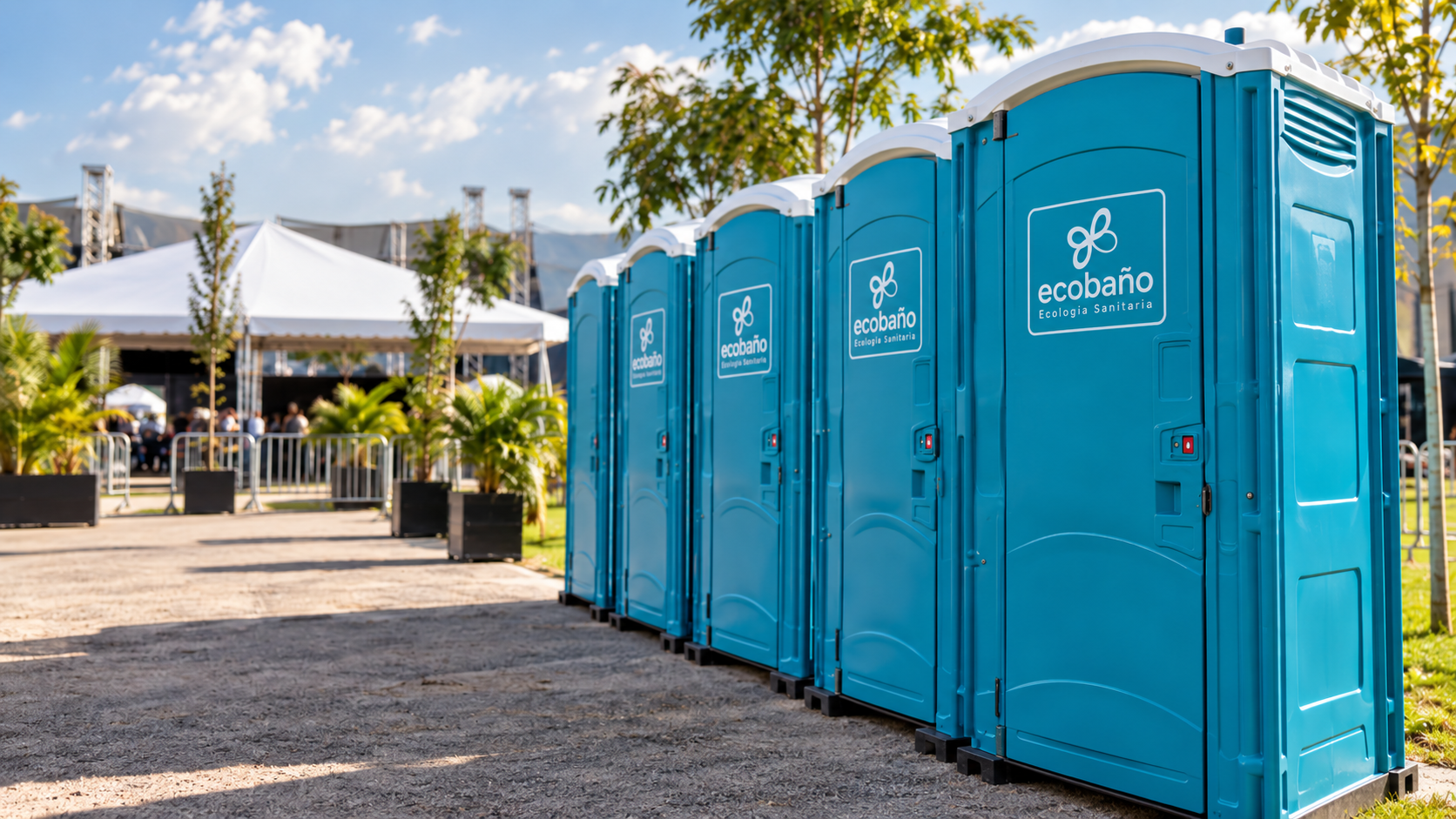 Baños portátiles Ecobaño instalados en un evento al aire libre