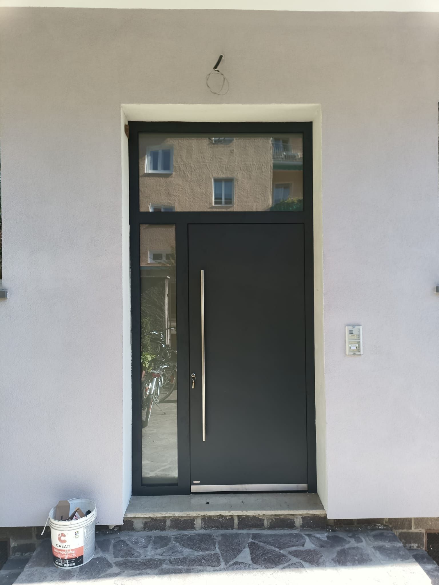 Porta d'ingresso in alluminio di Battisti Serramenti a Sover, Trento