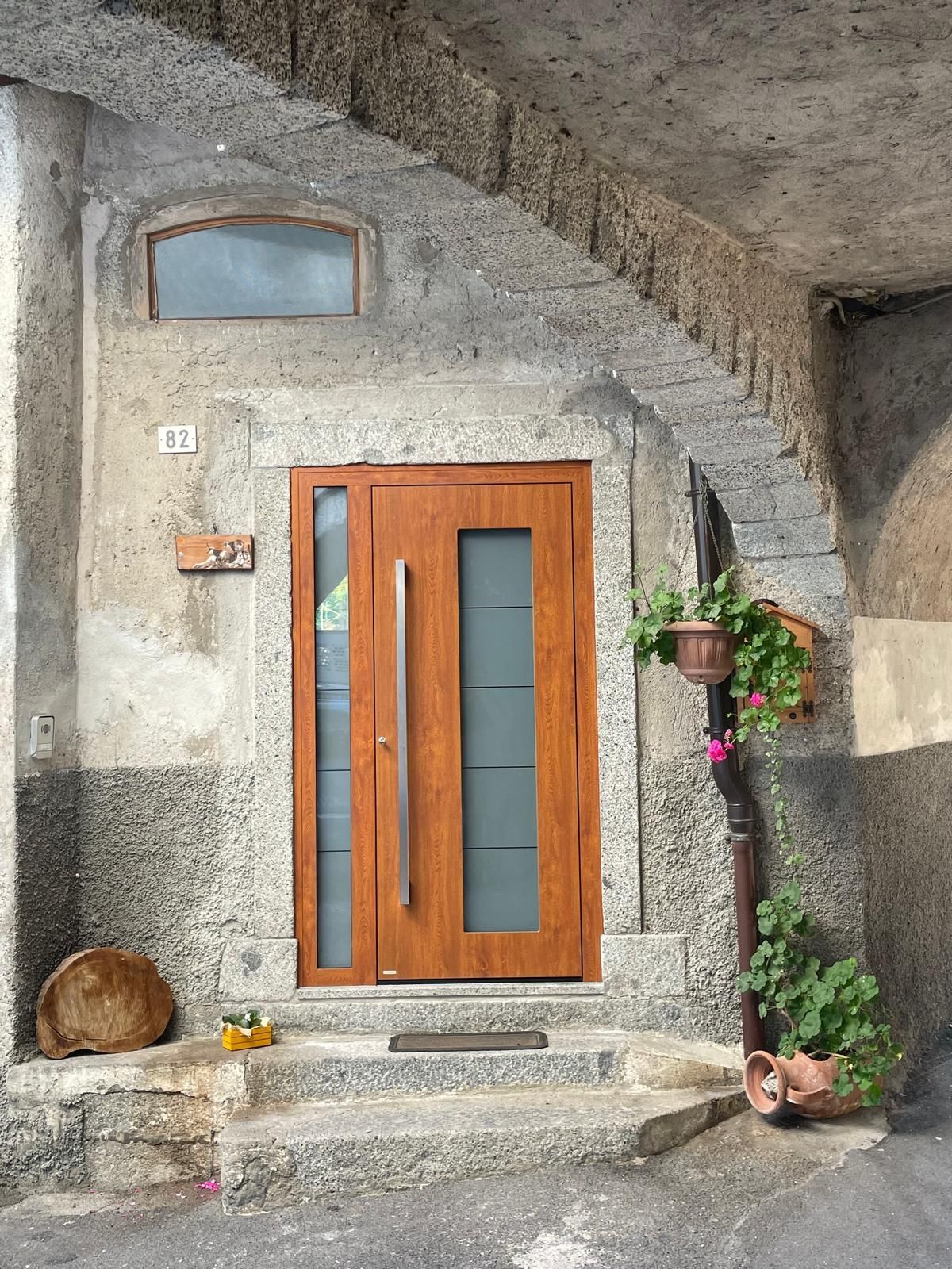 Porta d'ingresso in legno di Battisti Serramenti a Sover, Trento