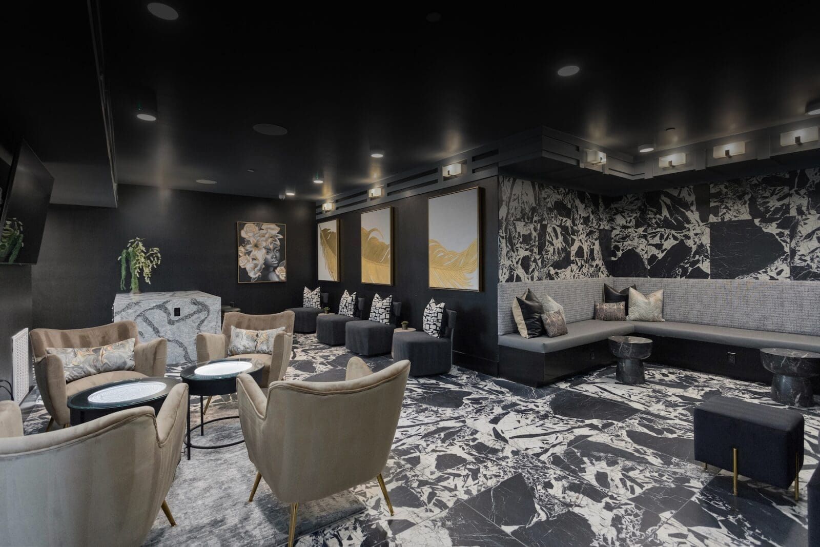 Lobby seating area with marble floors and modern artwork at Echo Biltmore in Phoenix AZ.