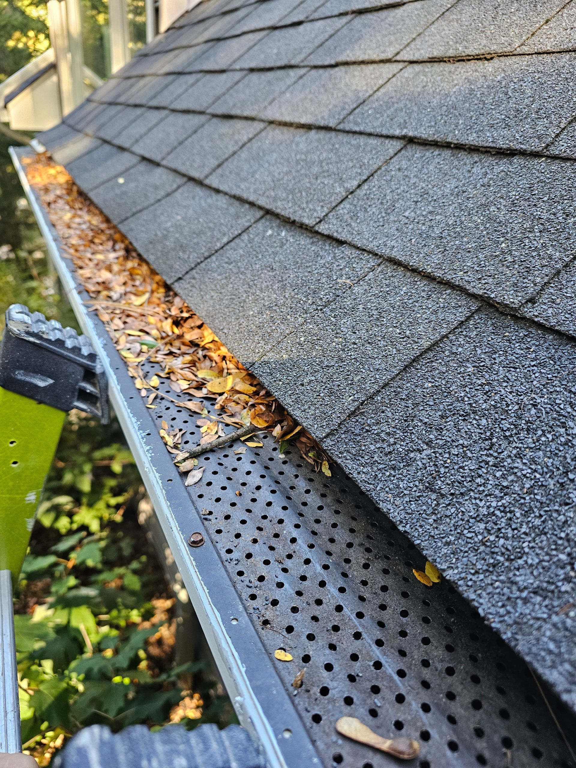 Pressure Washing Gutter Cleaning