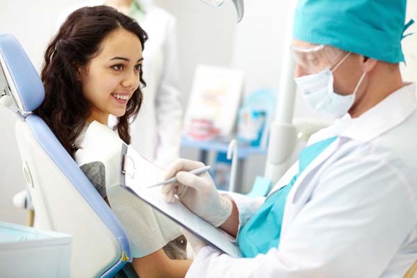 Treatments From an Emergency Dentist for Gum Injuries