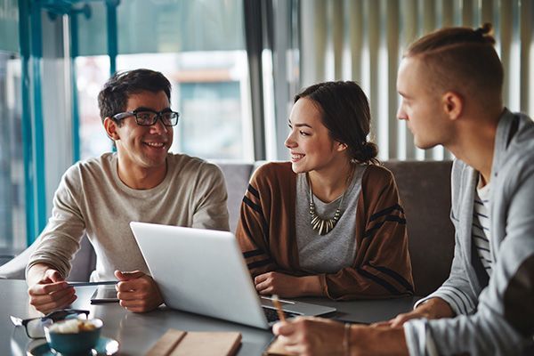 How a Cosmetic Dentist Can Improve Your Social Life