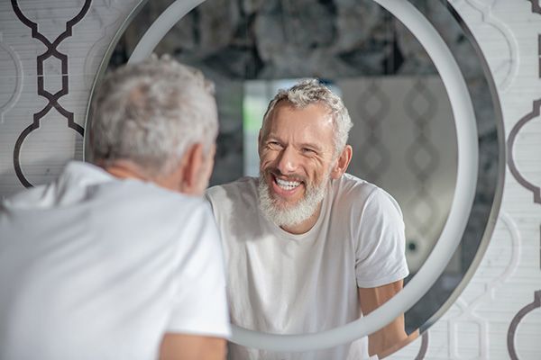 Tips for Using Dentures Adhesive
