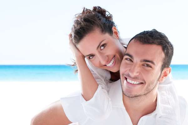 What To Expect When Getting Dental Veneers and Dental Laminates