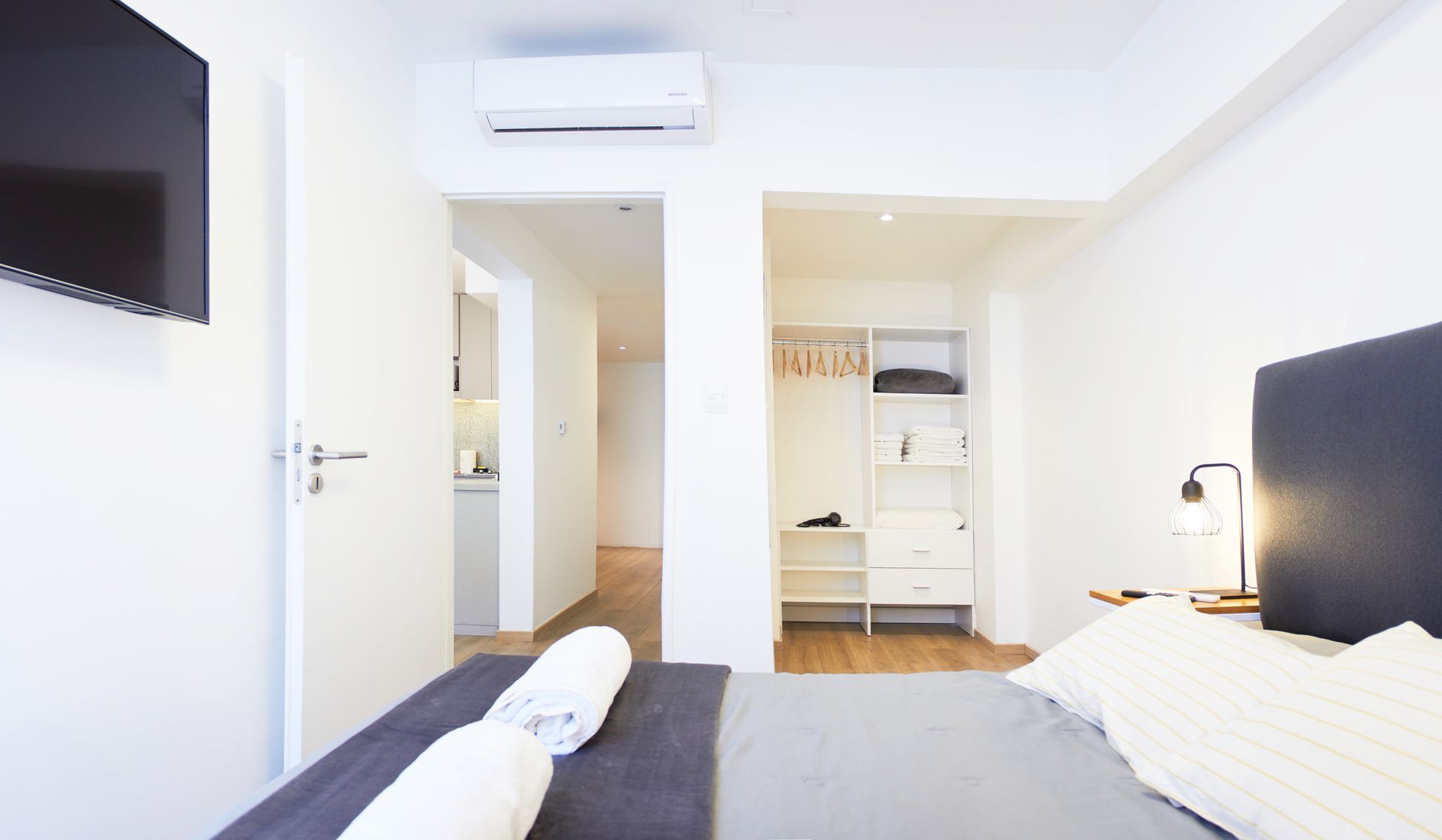 Habitación con vestidor