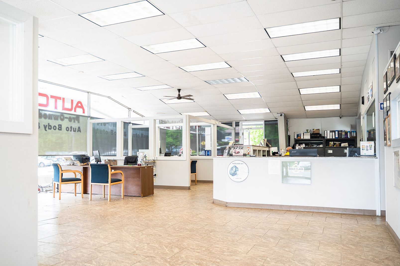 Front desk and lobby inside our shop in Fishkill, NY | Jimmy's Auto Outlet